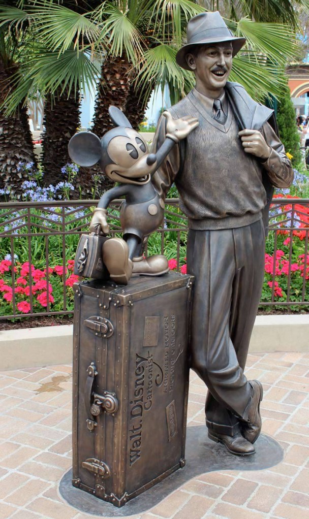 Carthay-Circle-Walt-Disney-Mickey-Mouse-Statue