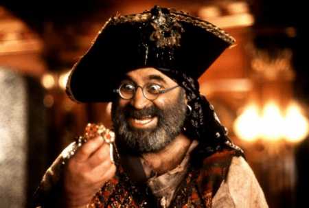 bob-hoskins-as-smee hook