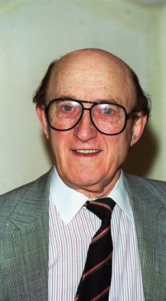 RON MOODY British Actor Attending the Variety Club Christmas Luncheon in honour of Sir Cliff Richard. Universal Pictorial Press Photo UGL 015668/A-04     08.12.1998